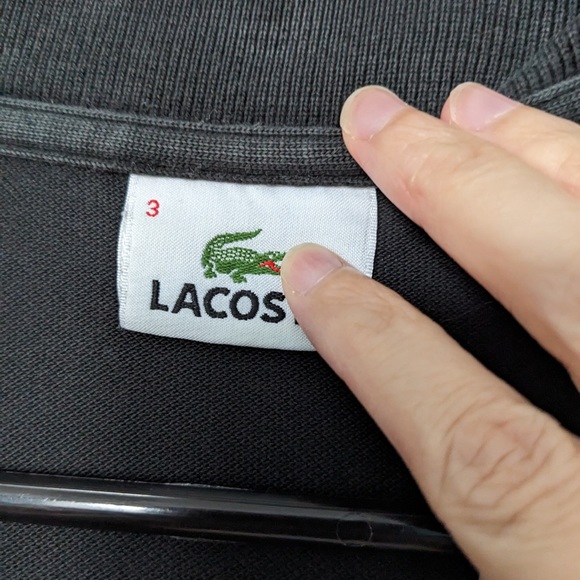 Lacoste black polos shirt size 3, damaged from the inside near the buttons - Picture 3 of 4